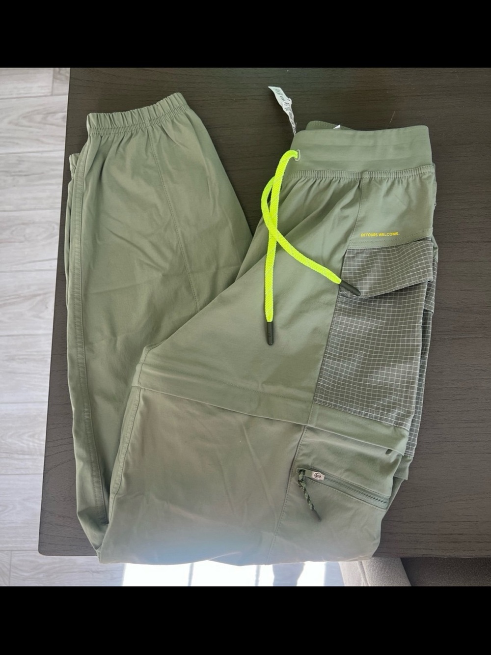 Lululemon convertible cargo hiking pants/shorts size 4